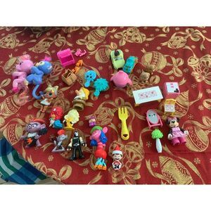 Lot Bundle of Vintage  Mini Toys  McDonalds Fingerlings Dreamworks Troll…